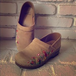 Dansko clogs. Size 39. Tan suede/embroidered.